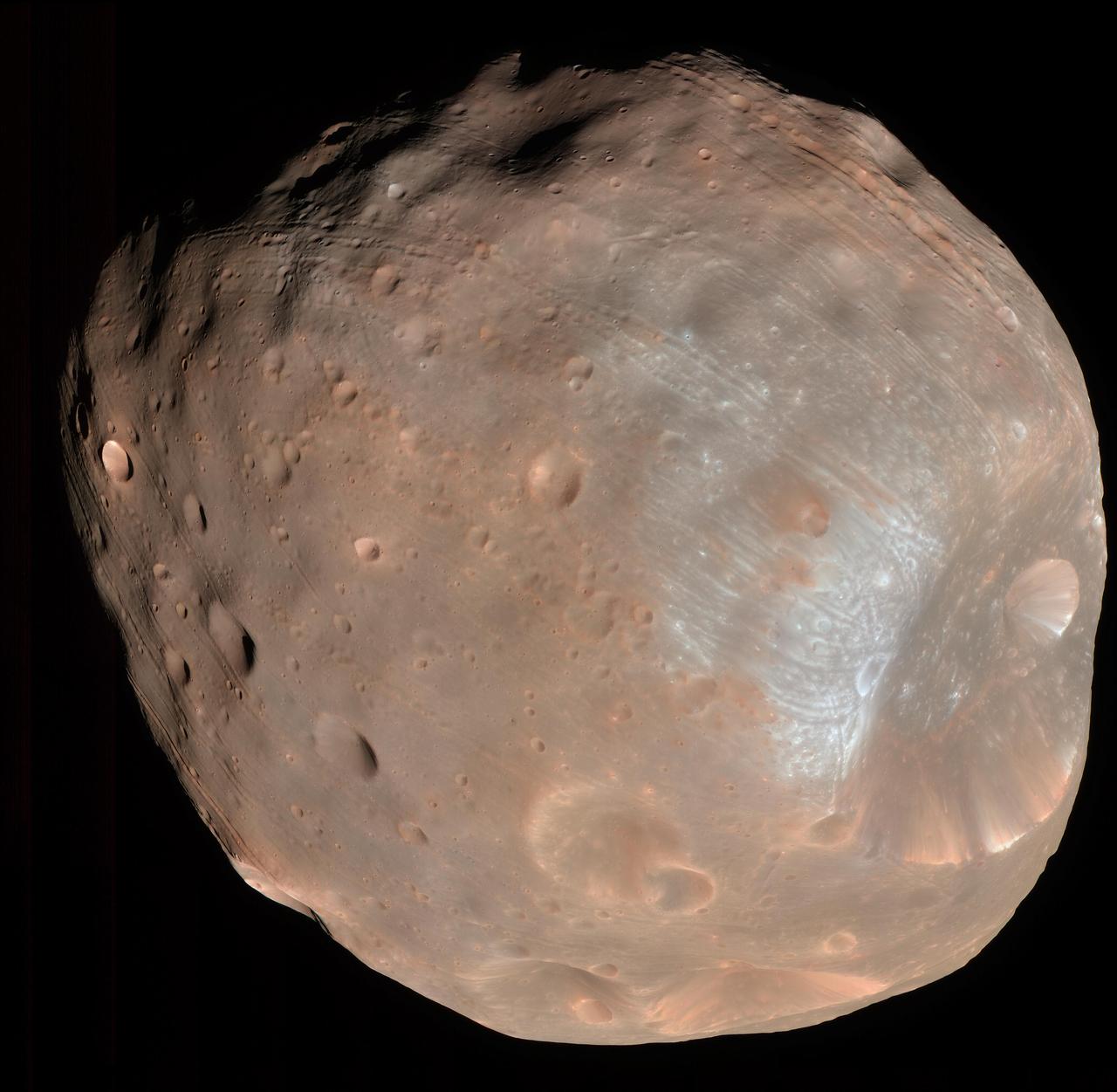 火星周回機MROのHiRISEカメラが撮影したフォボス